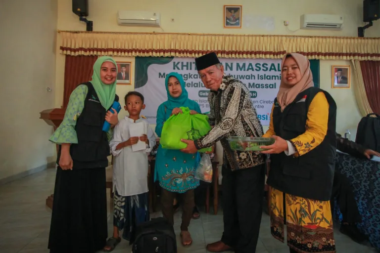 Read more about the article Gandeng BMT Islamic Centre Cirebon dan Yayasan Kebukit Indonesia, Dompet Dhuafa Jabar Menyelenggarakan Khitanan Gratis Untuk Anak-Anak Pelosok NTT