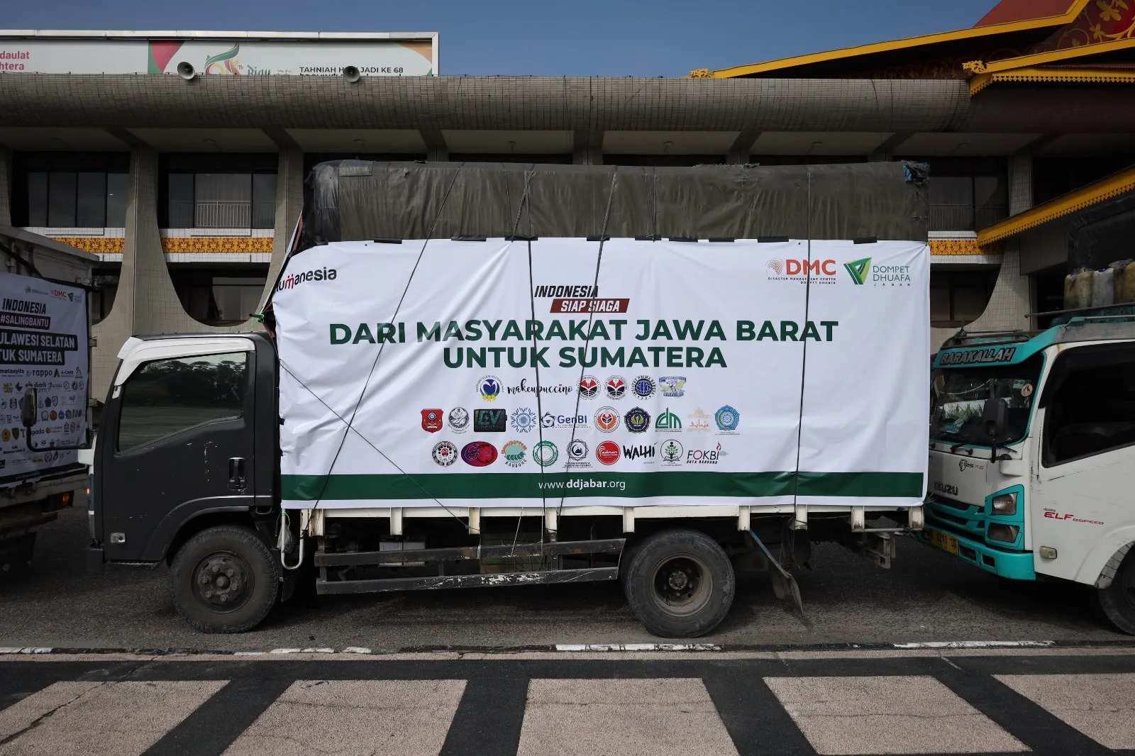 Dompet Dhuafa Jabar Bersama Jaringan Cabang Dalam dan Luar Negeri Kirim 11 Truk Kemanusian untuk Penyintas Bencana Sumatera
