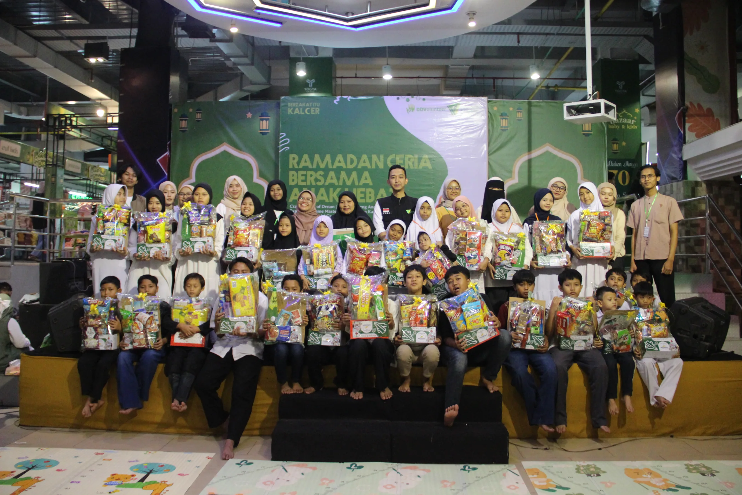 Muliakan Anak Yatim, Dompet Dhuafa Jabar Hadirkan Kebahagiaan bagi 100 Lebih Anak Yatim di Tiga Daerah Selama Ramadan